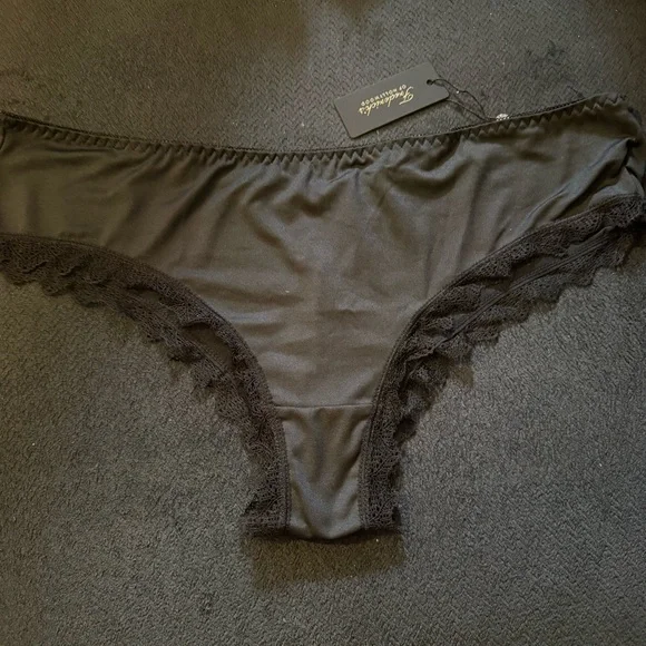 Frederick’s of Hollywood lace heart cheeky panty - Picture 3 of 7